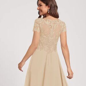 JJ's House, size 8, Champagne cocktail dress